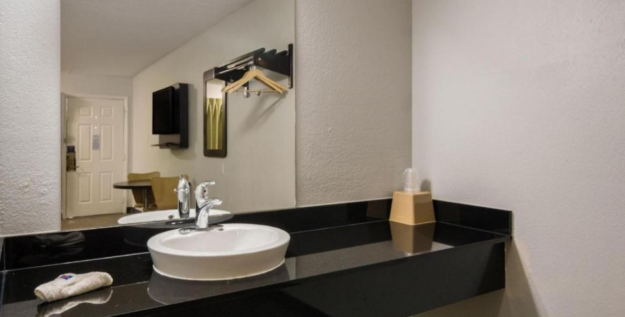 Motel 6 Irving - Loop 12 Bagian luar foto