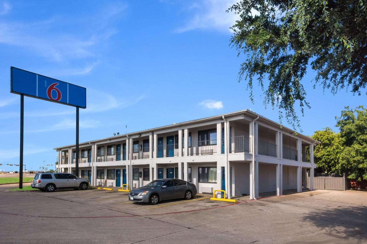 Motel 6 Irving - Loop 12 Bagian luar foto