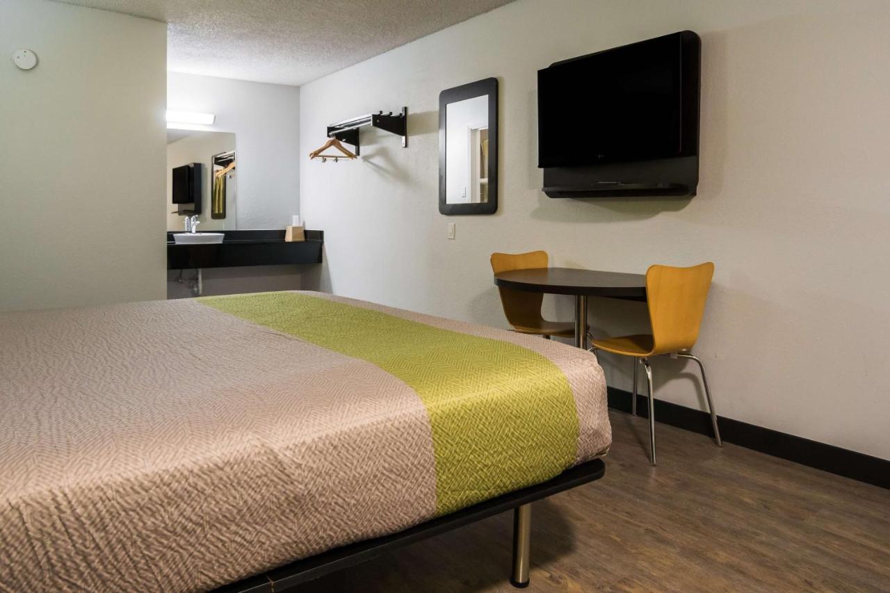 Motel 6 Irving - Loop 12 Bagian luar foto
