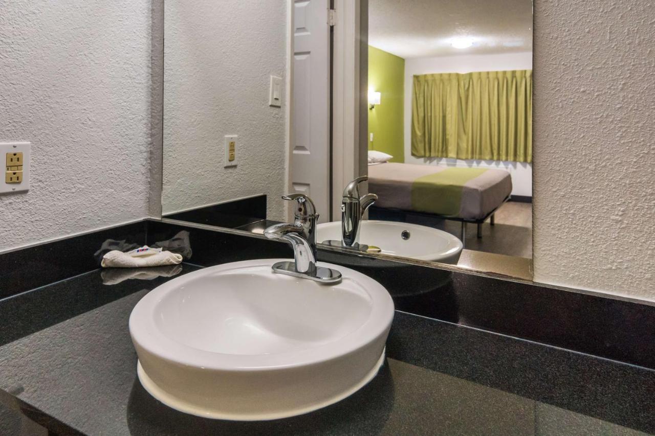 Motel 6 Irving - Loop 12 Bagian luar foto