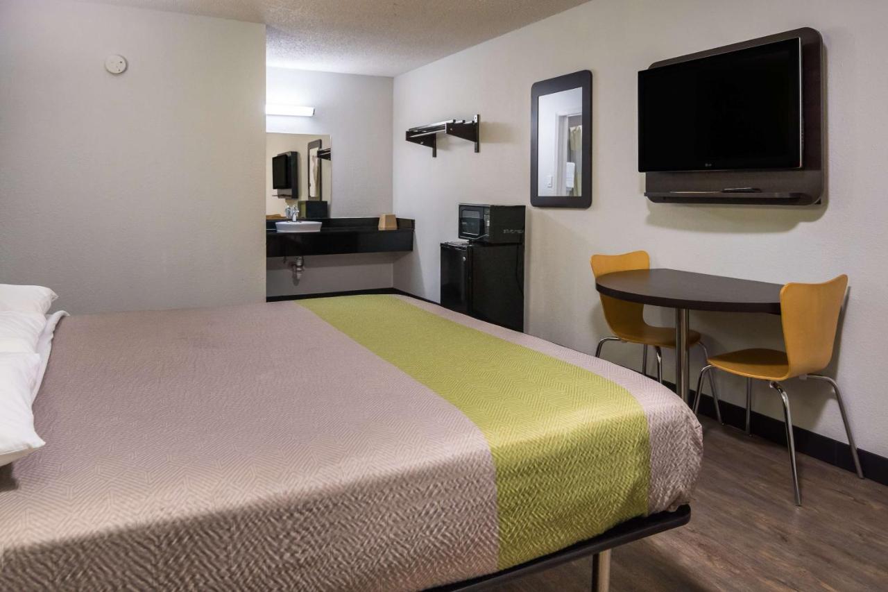 Motel 6 Irving - Loop 12 Bagian luar foto